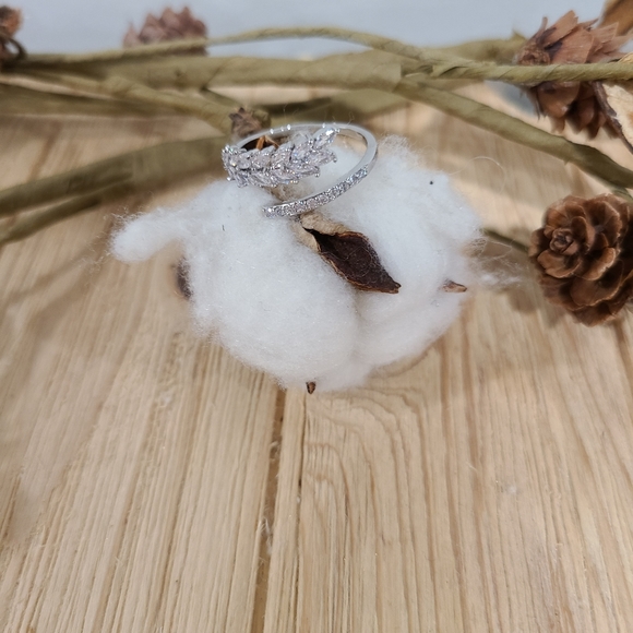 🎉🎉NEW🎉🎉SUPER CLASSY!! ADJUSTABLE CZ RING in SILVER Plating 🎉🎉 - Picture 8 of 16